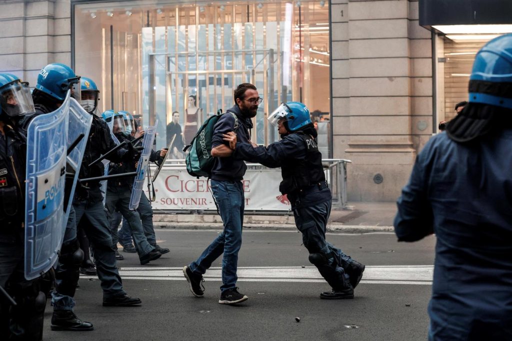 polizia proteste no green pass roma