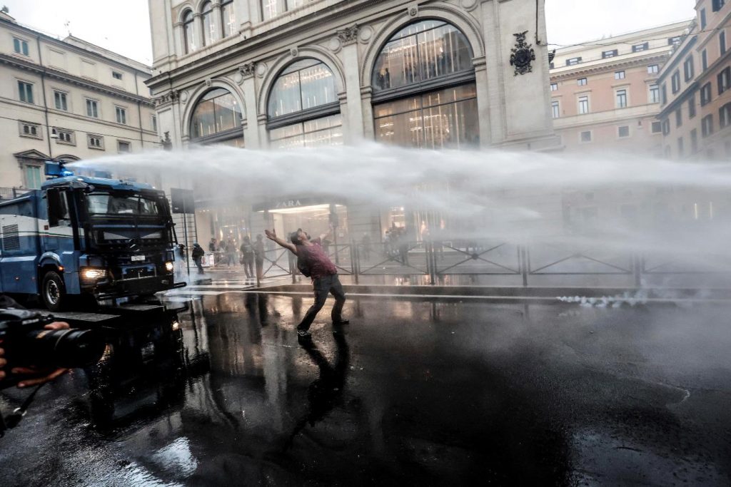 polizia proteste no green pass roma