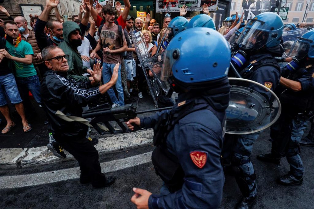 polizia proteste no green pass roma