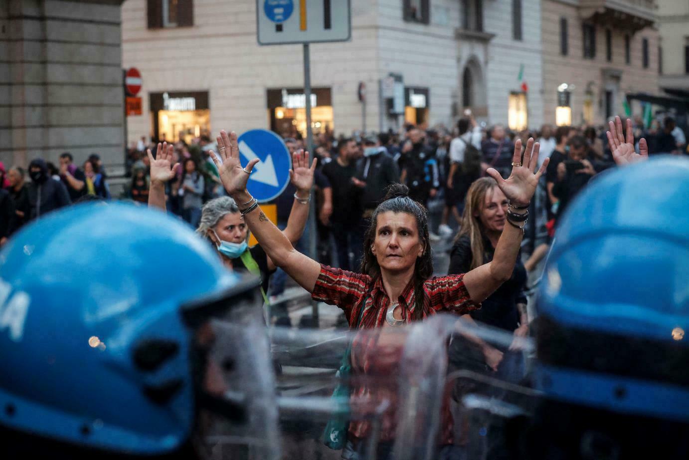 polizia proteste no green pass roma