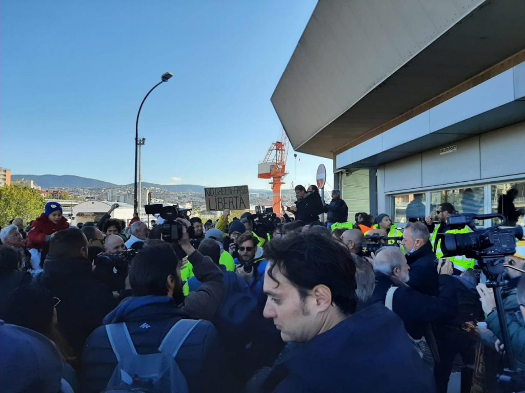 protesta-no-green-pass-portuali-trieste