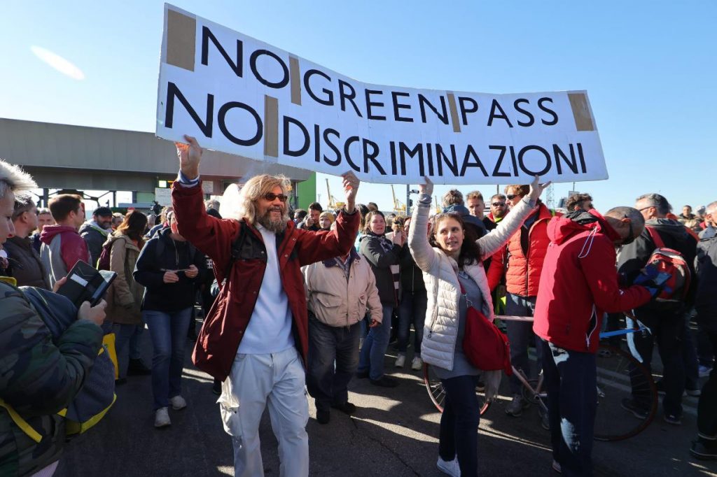 protesta-no-green-pass-portuali-trieste