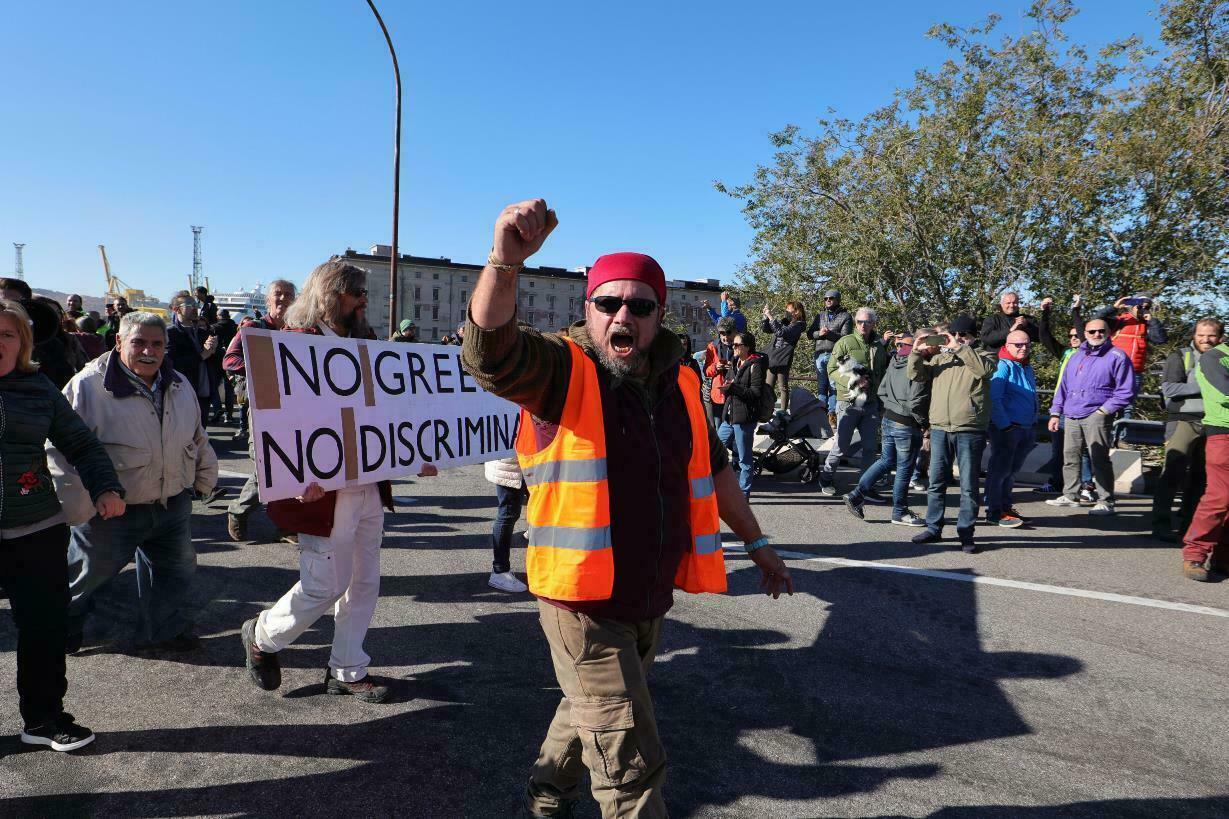 protesta-no-green-pass-portuali-trieste