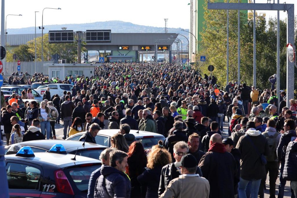 protesta-no-green-pass-portuali-trieste