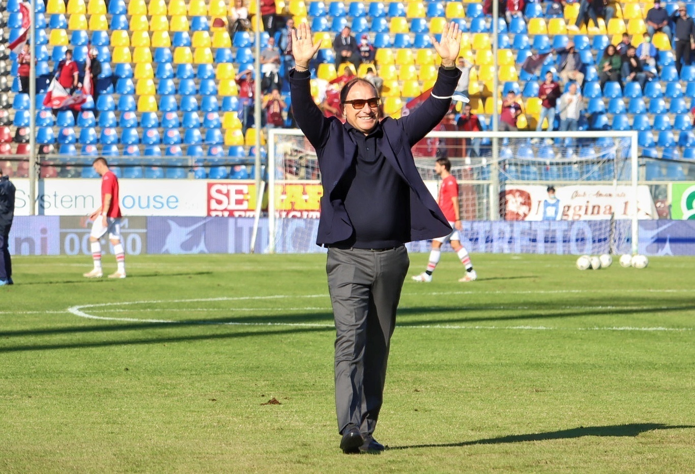 Reggina-Cremonese Giacchetta saluta la Curva Sud