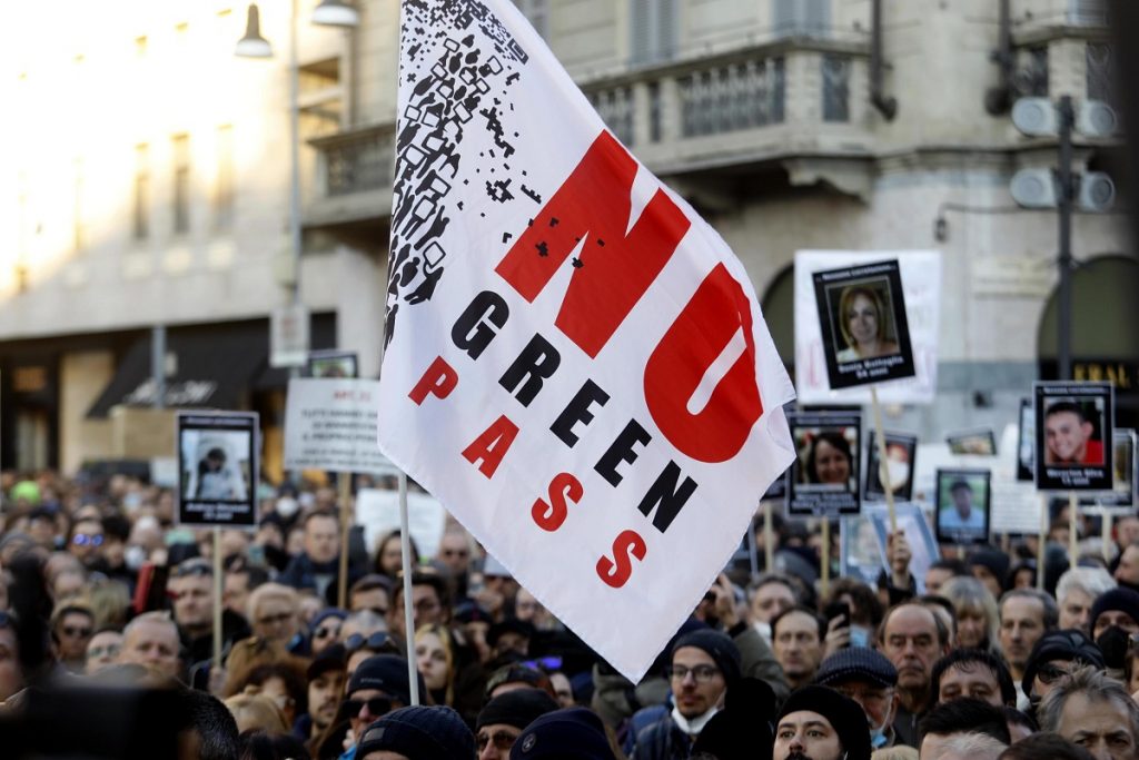 protesta no green pass milano