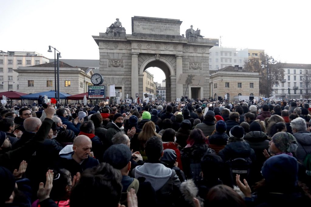 protesta no green pass milano