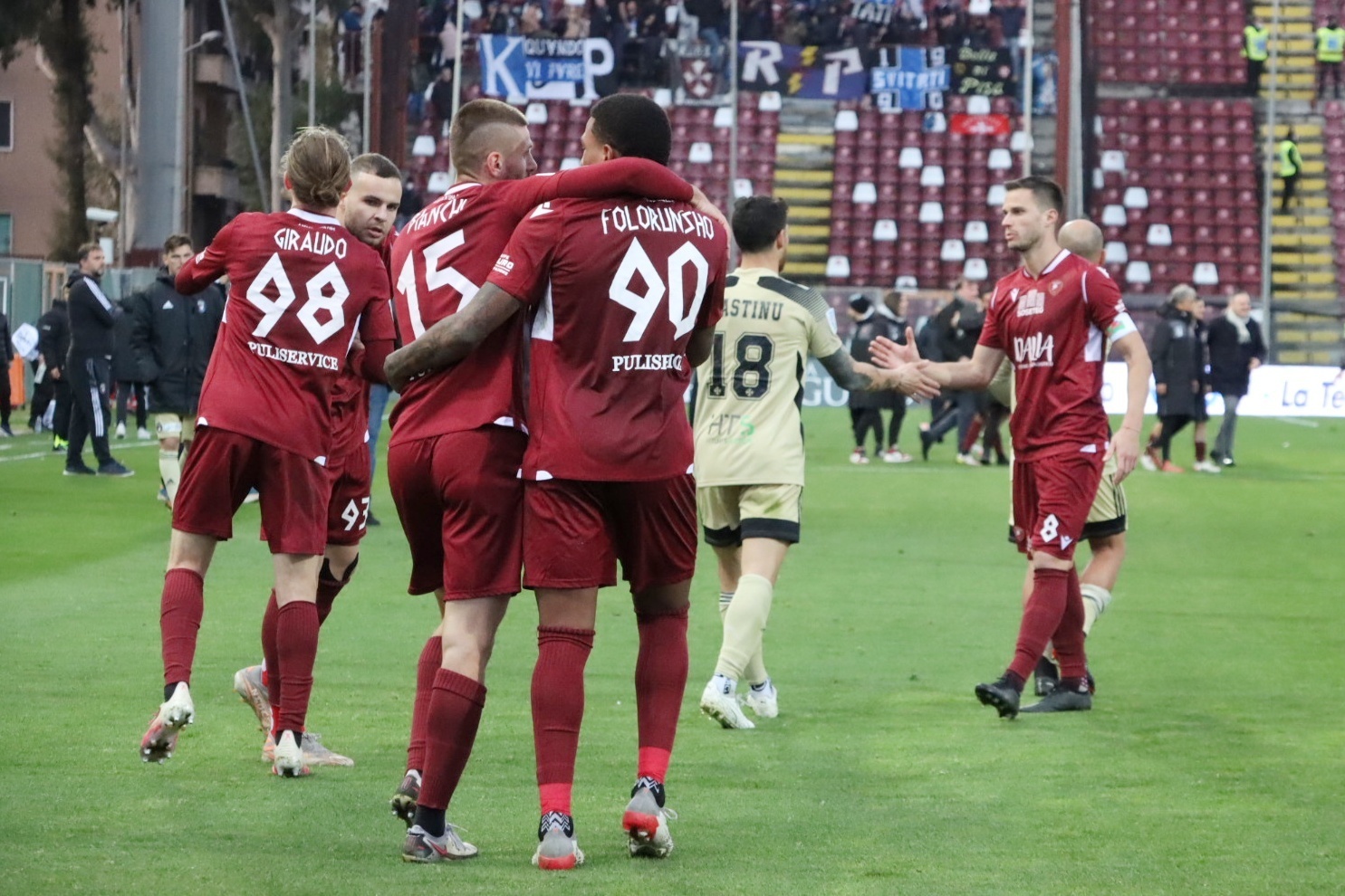 Reggina-Pisa esultanza finale festeggiamenti Bianchi Folorunsho