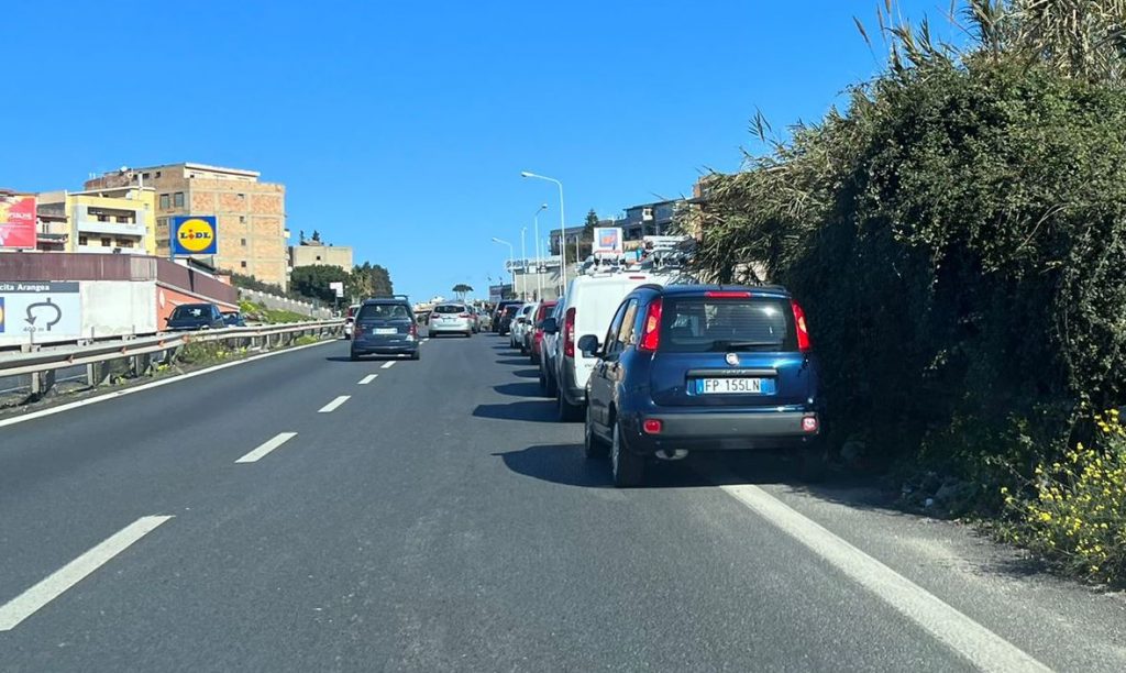 reggio calabria code carburanti 25 febbraio 2022