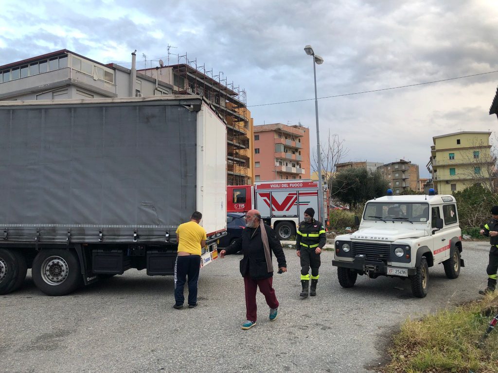 Camion Reggio Calabria trasporta merce per Ucraina