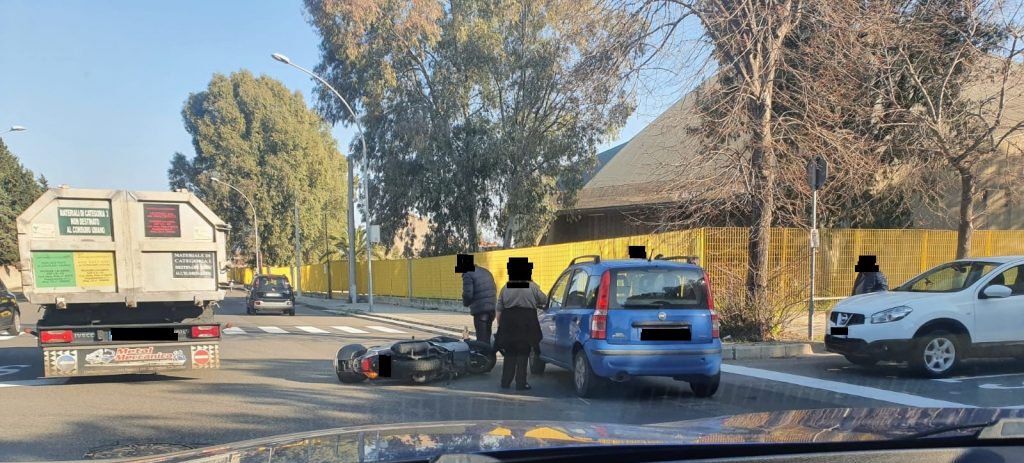 Incidente Pentimele Reggio Calabria auto-moto