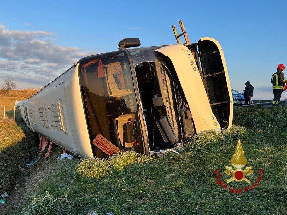 incidente forlì autobus ribaltato