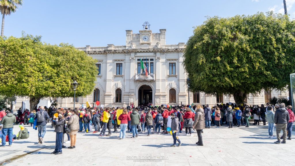 passeggiata per la pace piazza italia reggio calabria