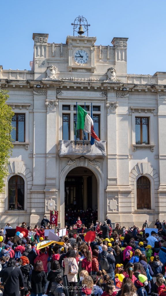 passeggiata per la pace piazza italia reggio calabria