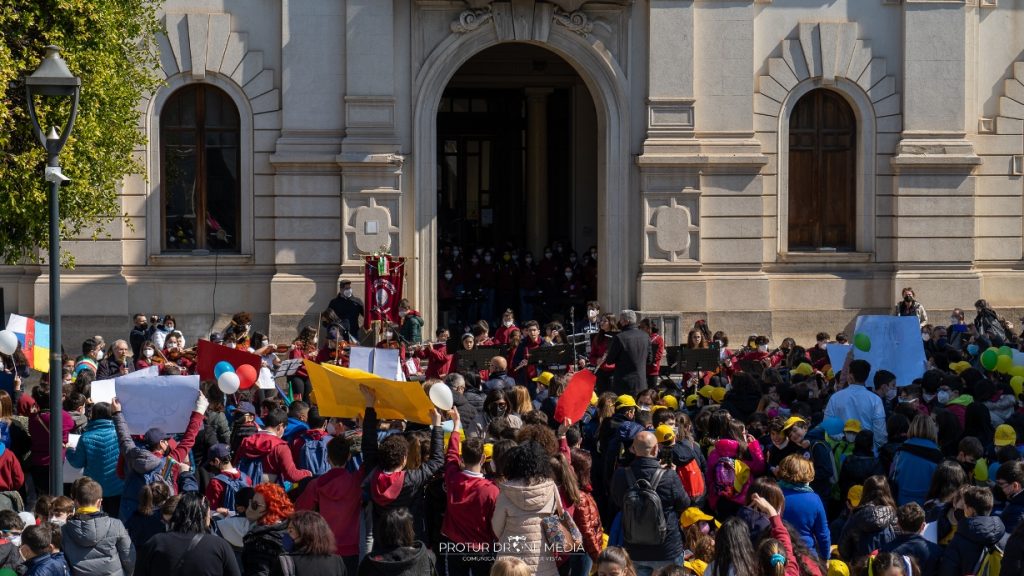 passeggiata per la pace piazza italia reggio calabria