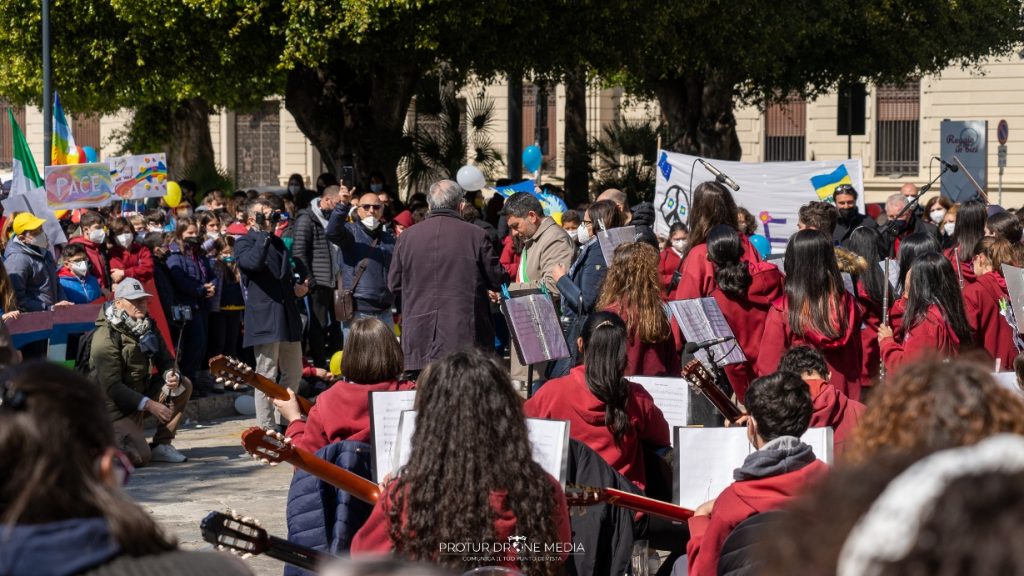 passeggiata per la pace piazza italia reggio calabria