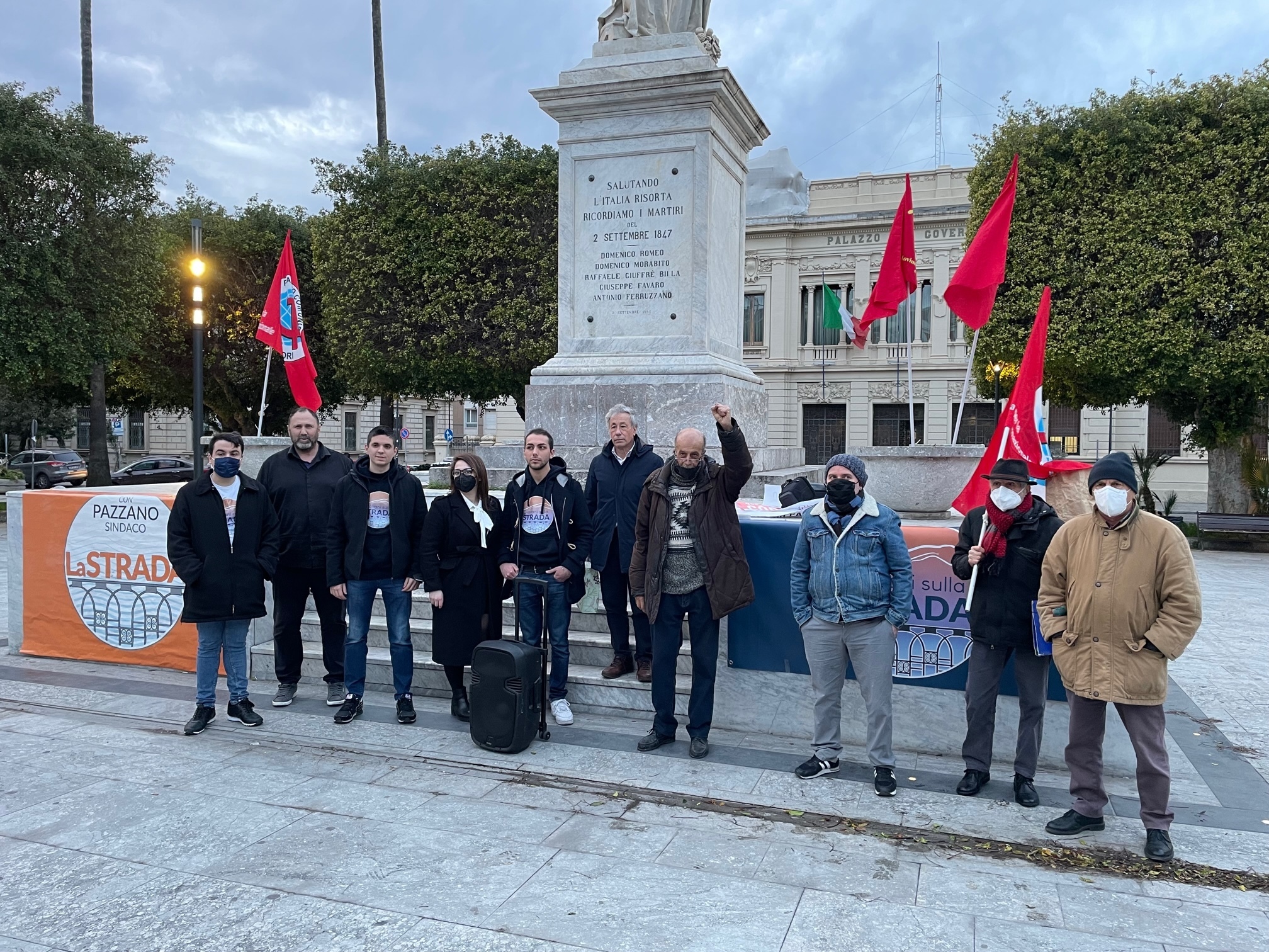 protesta contro caro carburante piazza italia (3)