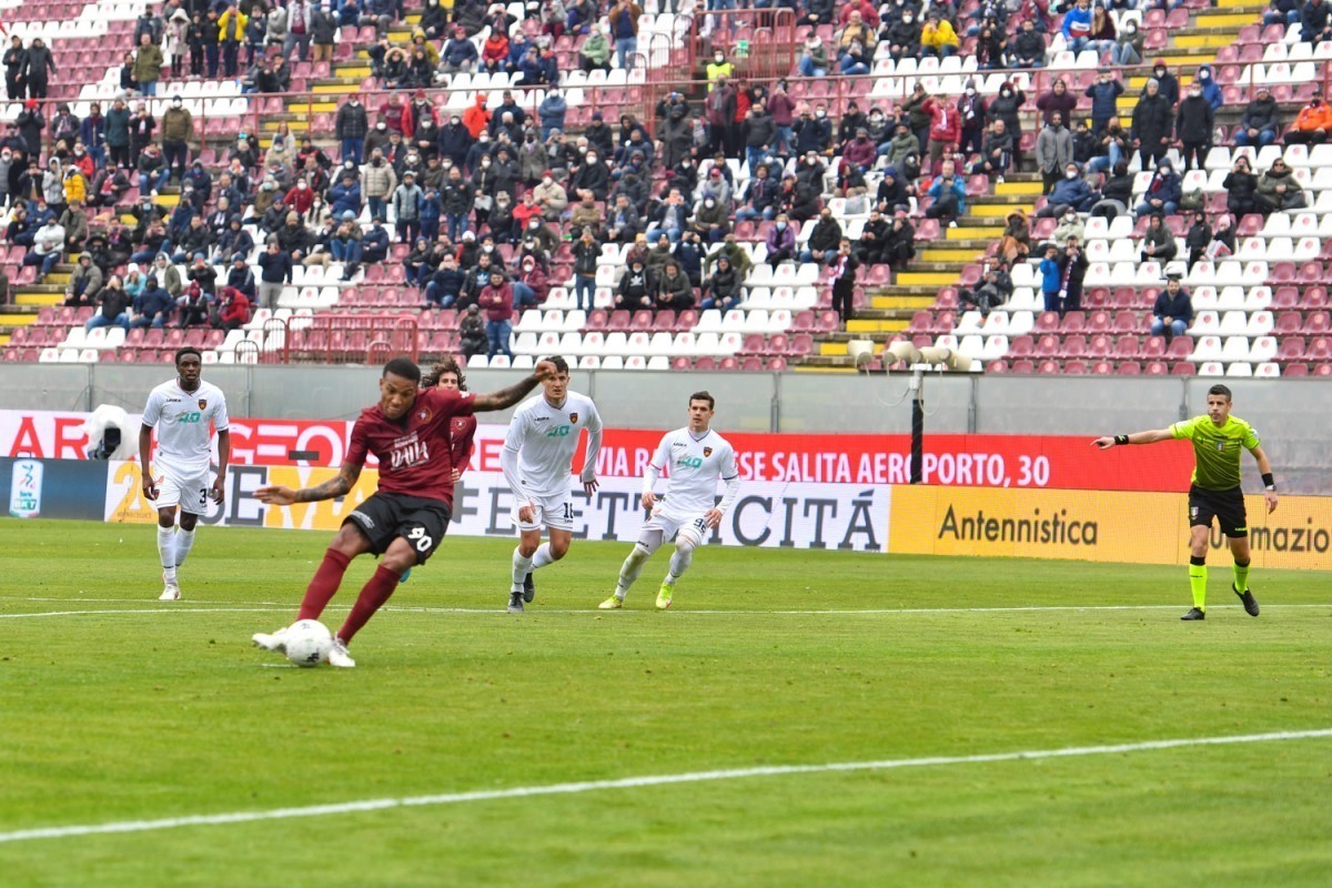 reggina-cosenza rigore folorunsho