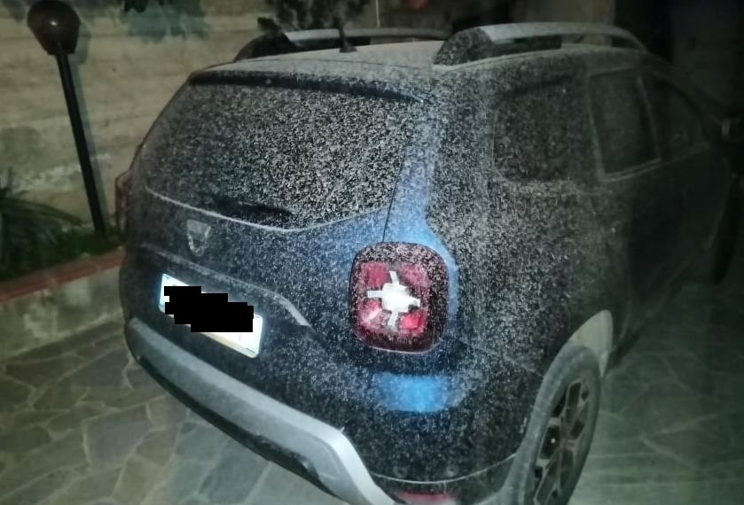 Auto sporche di sabbia a Reggio Calabria