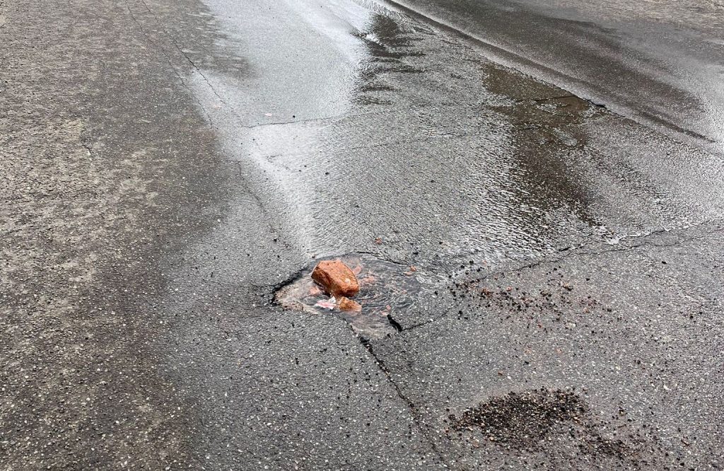 Perdita d'acqua a Croce Valanidi Reggio Calabria