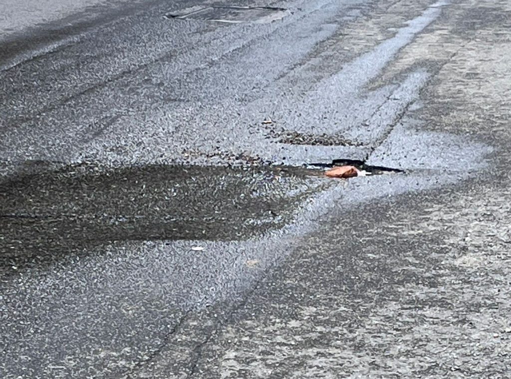 Perdita d'acqua a Croce Valanidi Reggio Calabria