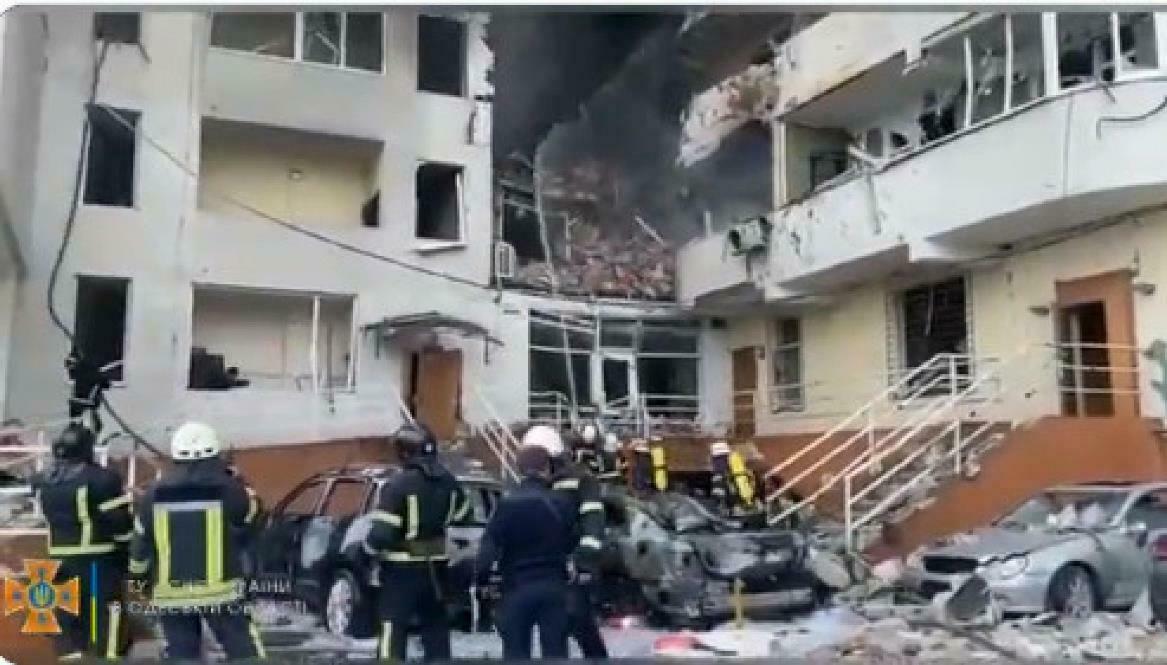 Odessa: spento l'incendio in un grattacielo causato dai bombardamenti russi