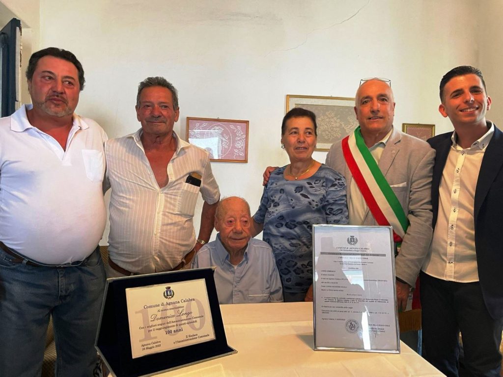 Agnana Calabra: grande festa per i 100 anni di nonno Domenico