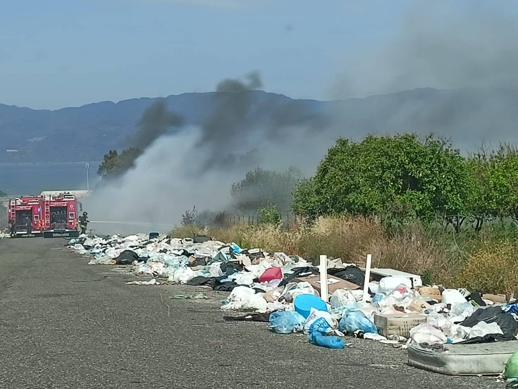 Incendio rifiuti San Gregorio Reggio Calabria