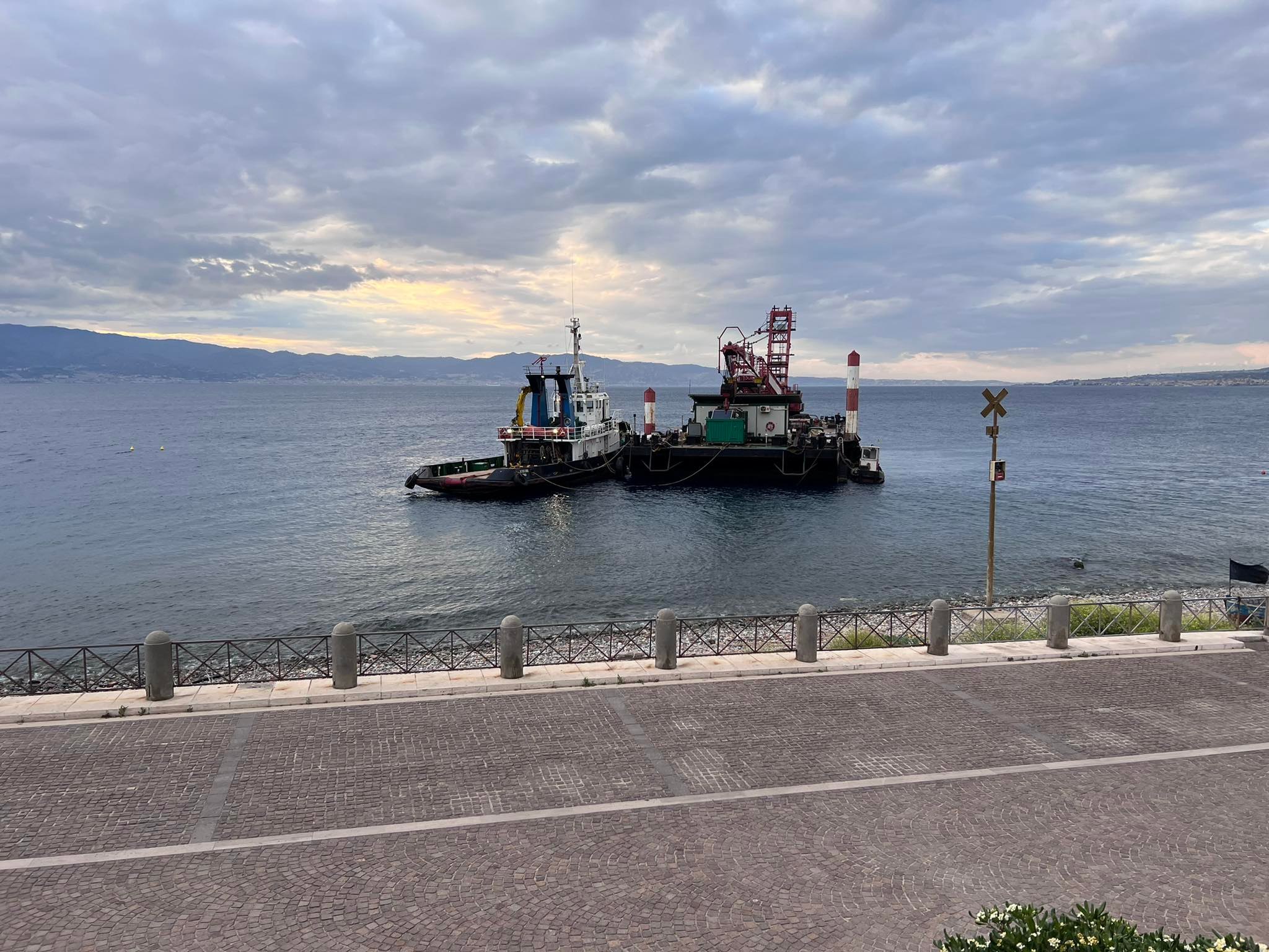 chiatte sul lungomare reggio