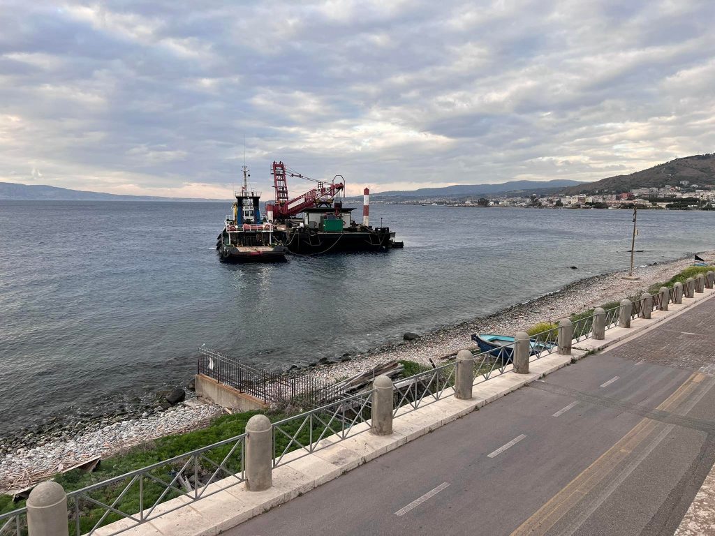 chiatte sul lungomare reggio