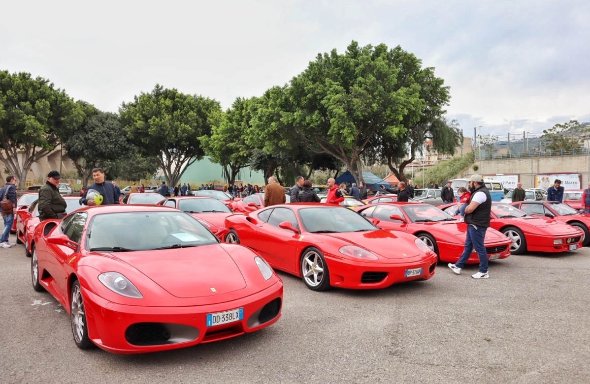 sfilata ferrari 1 maggio reggio calabria