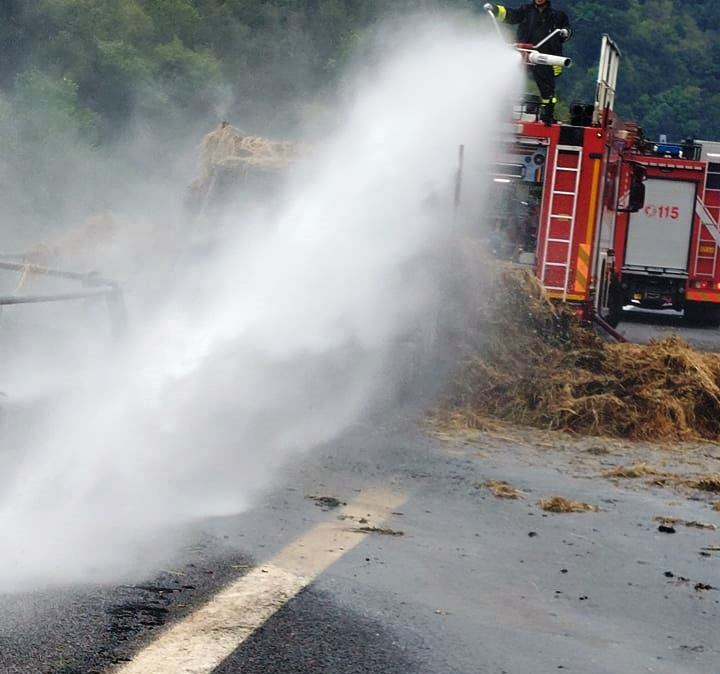 vigili del fuoco incendio autocarro jonio tirreno