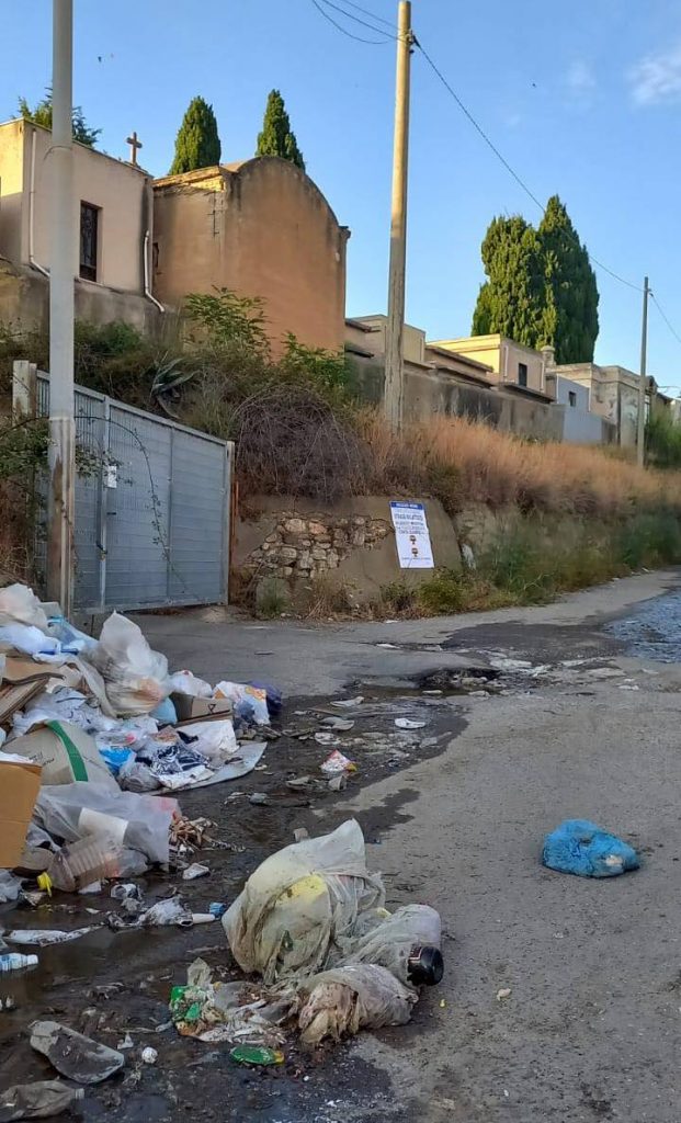 spazzatura cimitero catona