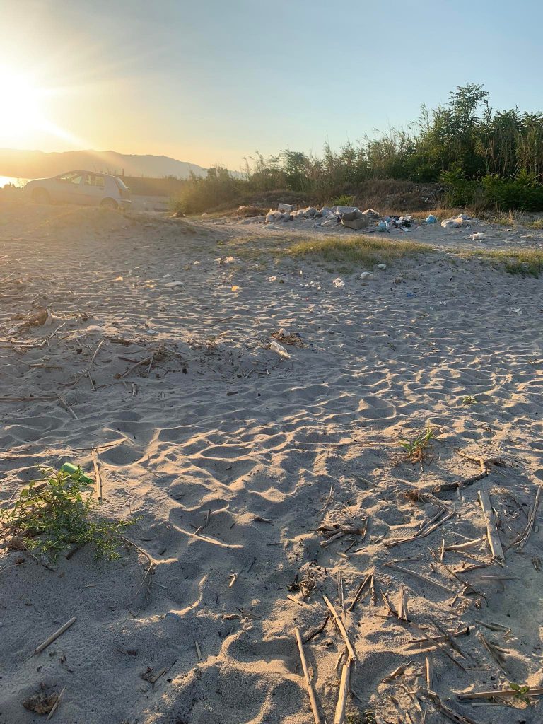 spiaggia gallico sporca