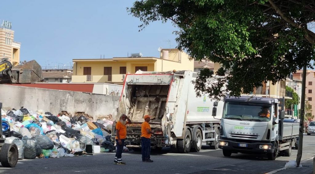 straordinaria raccolta spazzatura ciccarello teknoservice