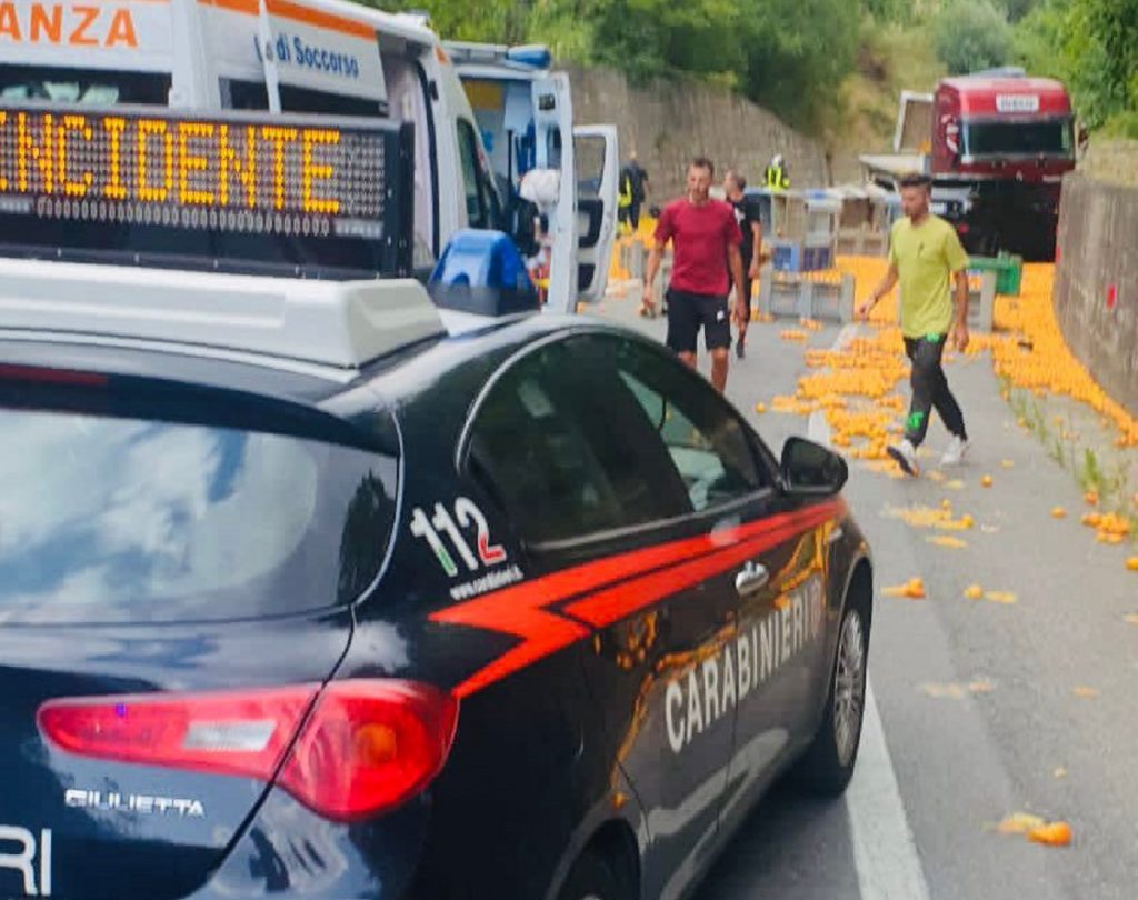 Incidente - ambulanza - carabinieri