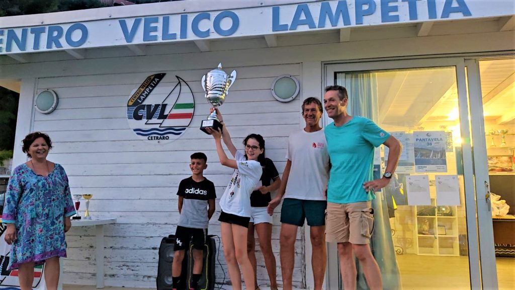 L'equipaggio di Eta Beta, vincitore del Trofeo Pantavela