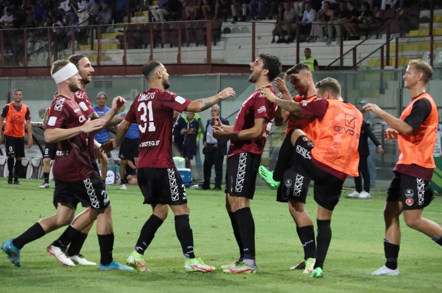 Reggina-Sudtirol esultanza gol Lombardi (6)