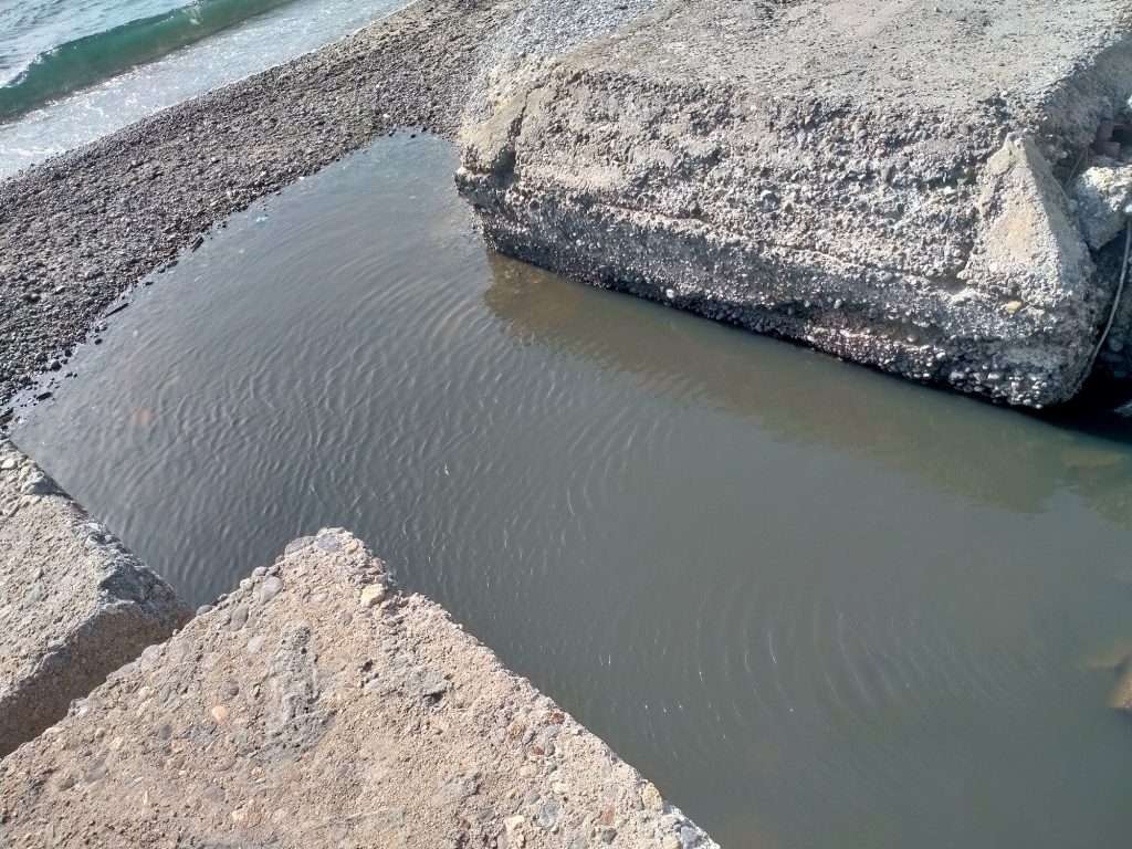 Spiaggia dietro stazione Villa San Giovanni (1)