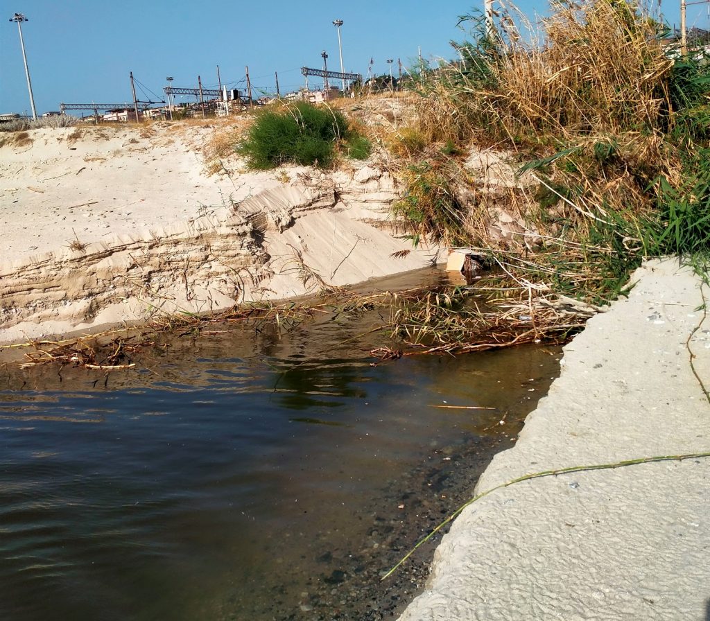 Spiaggia dietro stazione Villa San Giovanni (1)