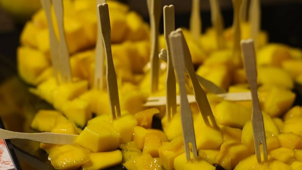 Frutta esotica a tocchetti Il filo tropicale