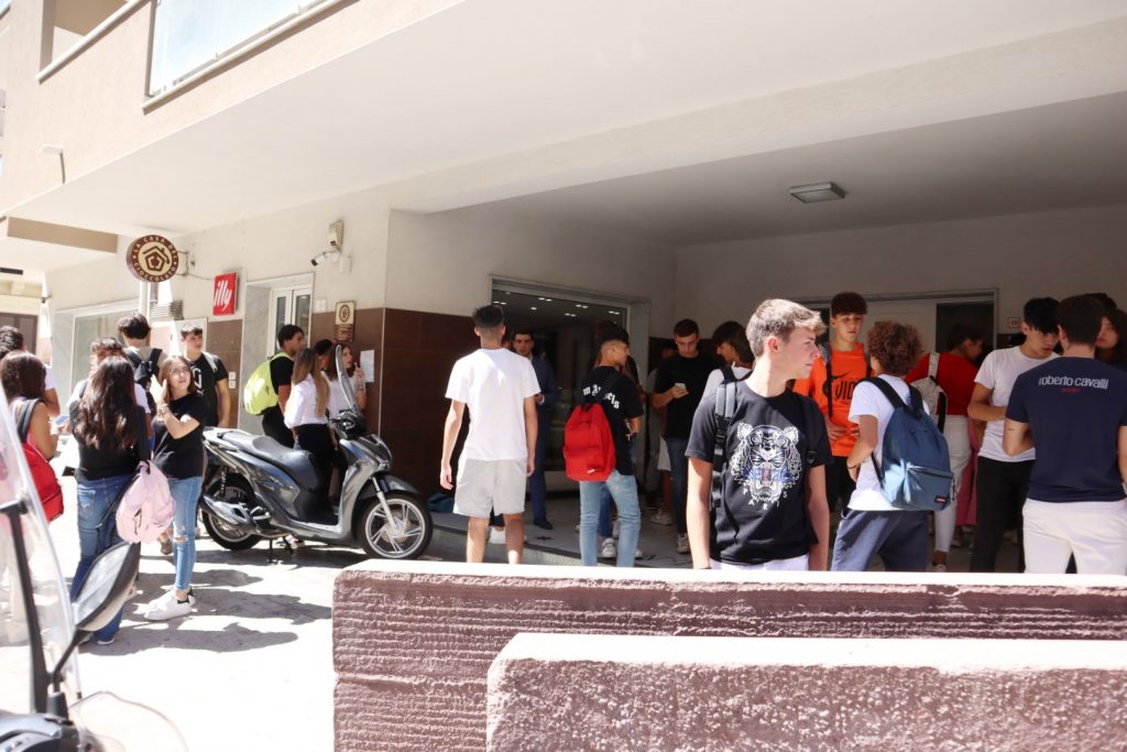 Primo giorno di scuola Liceo da Vinci Reggio Calabria (2)