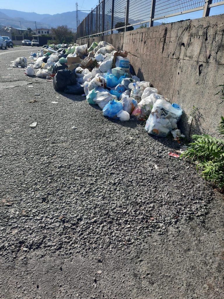 Reggio Calabria spazzatura strada spiaggia aeroporto