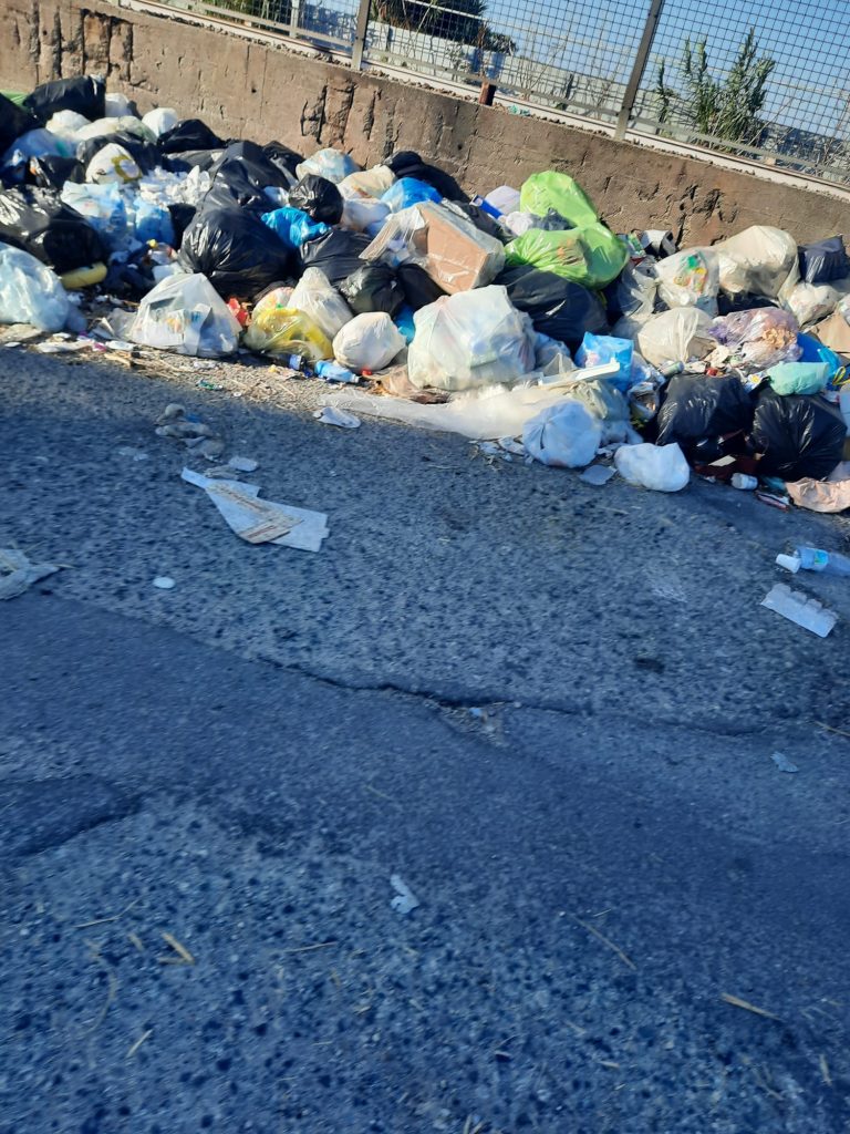 Reggio Calabria spazzatura strada spiaggia aeroporto