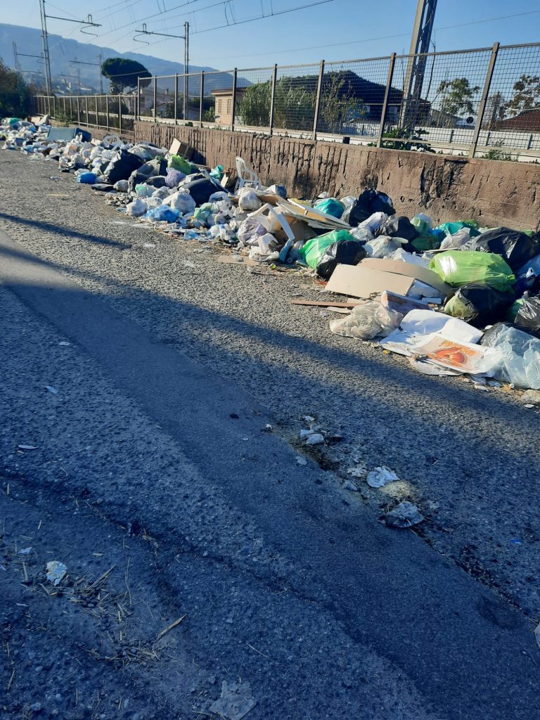 Reggio Calabria spazzatura strada spiaggia aeroporto