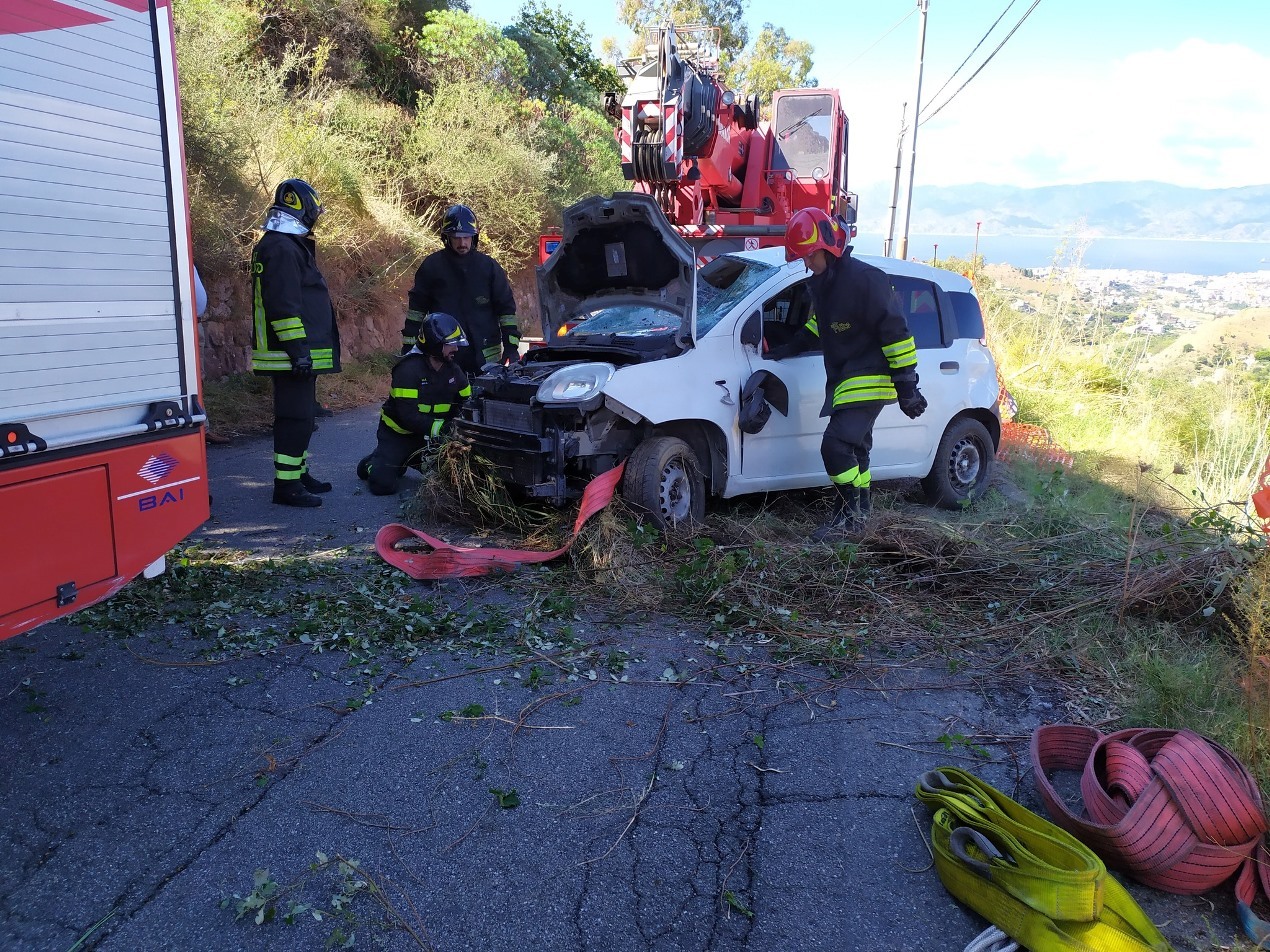 recupero auto mosorrofa scarpata