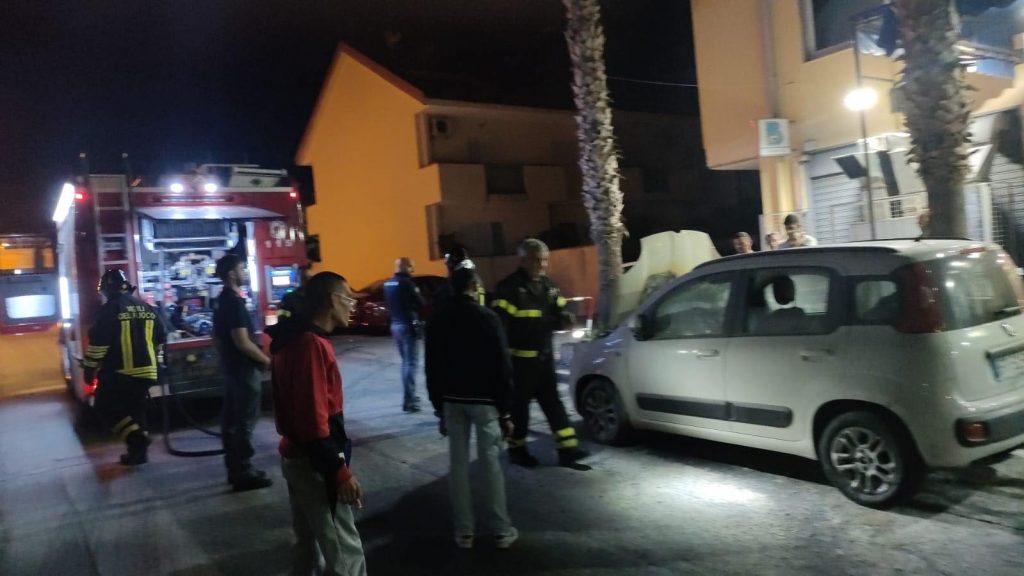 Auto fiamme reggio calabria