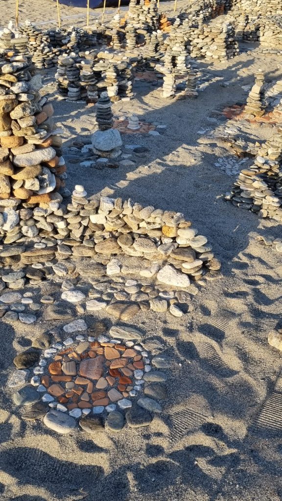 Città in miniatura pietre spiaggia Reggio Calabria