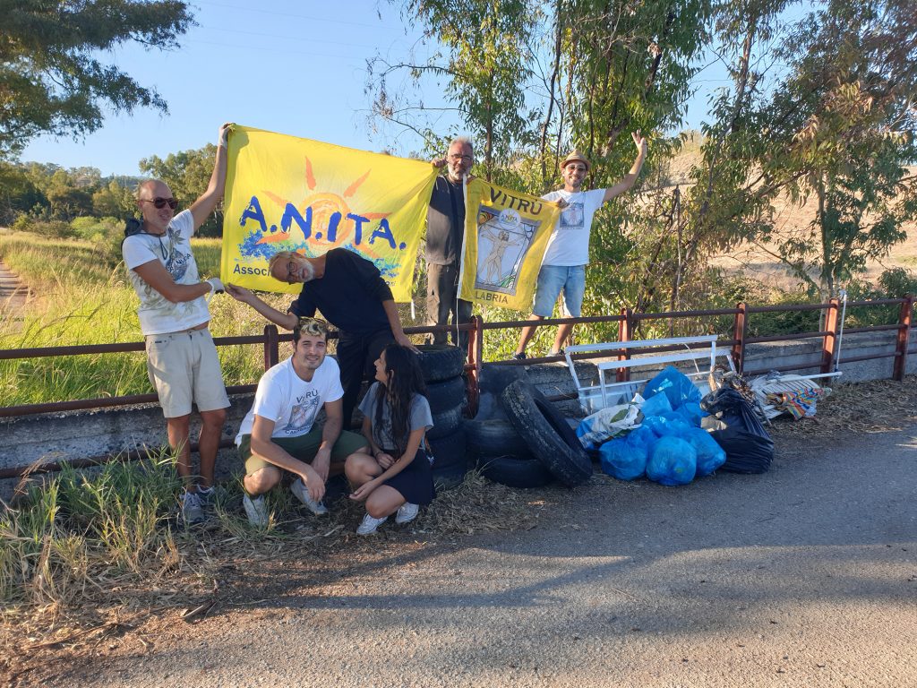 Pulizia Spiaggia Naturista Stignano