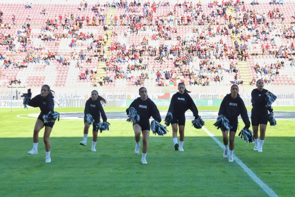 Reggina-Cosenza prepartita esibizione ballo